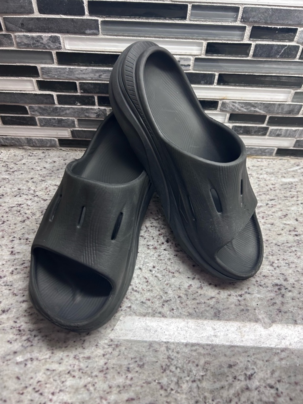 Hoka Youth Black Ora Recovery Slip-On Foam Slide Sandals size 5 youth - Picture 2 of 7